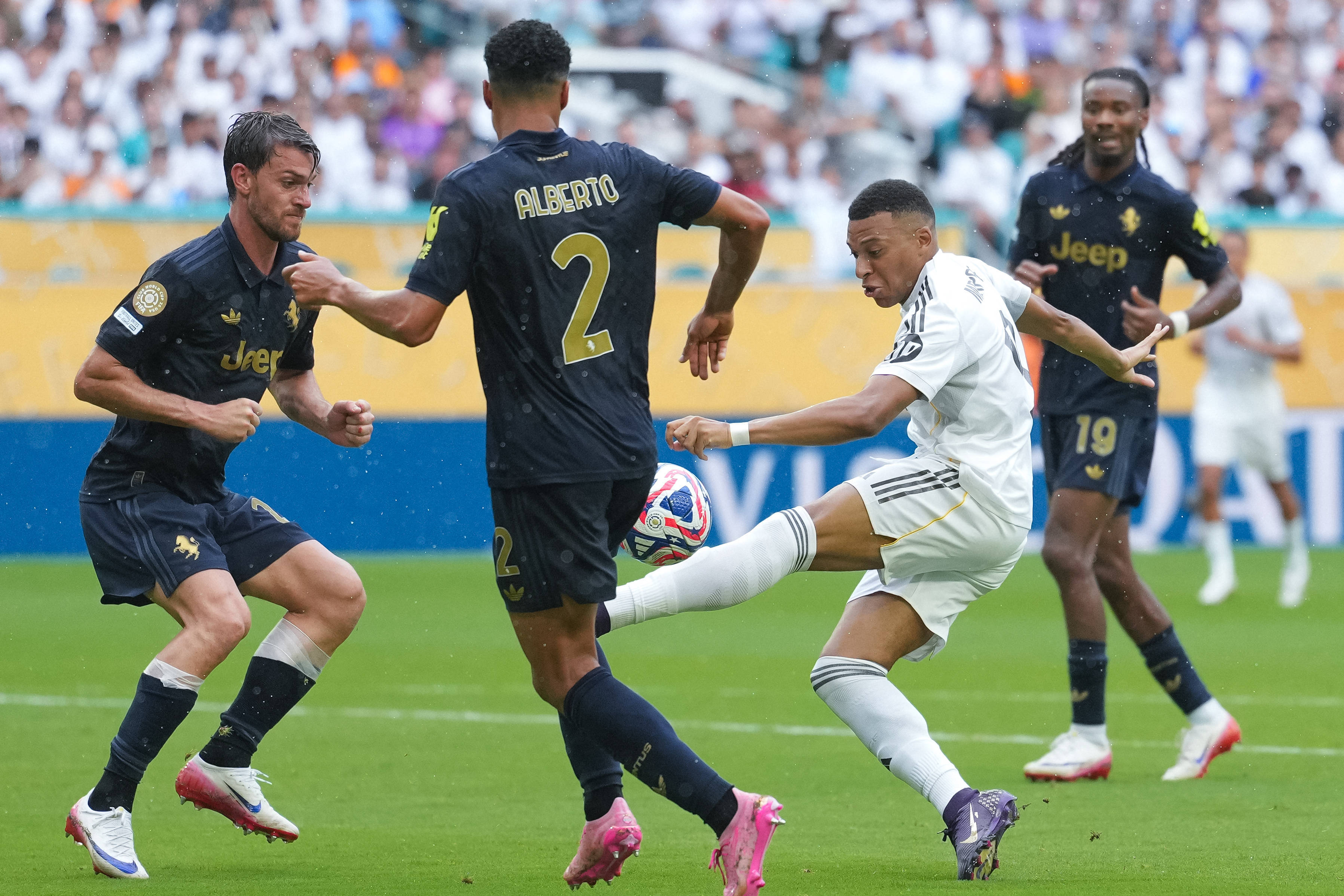 AYX SPORTS-包含姆巴佩连续十五场比赛得分超过夺冠，G2不断突破！的词条